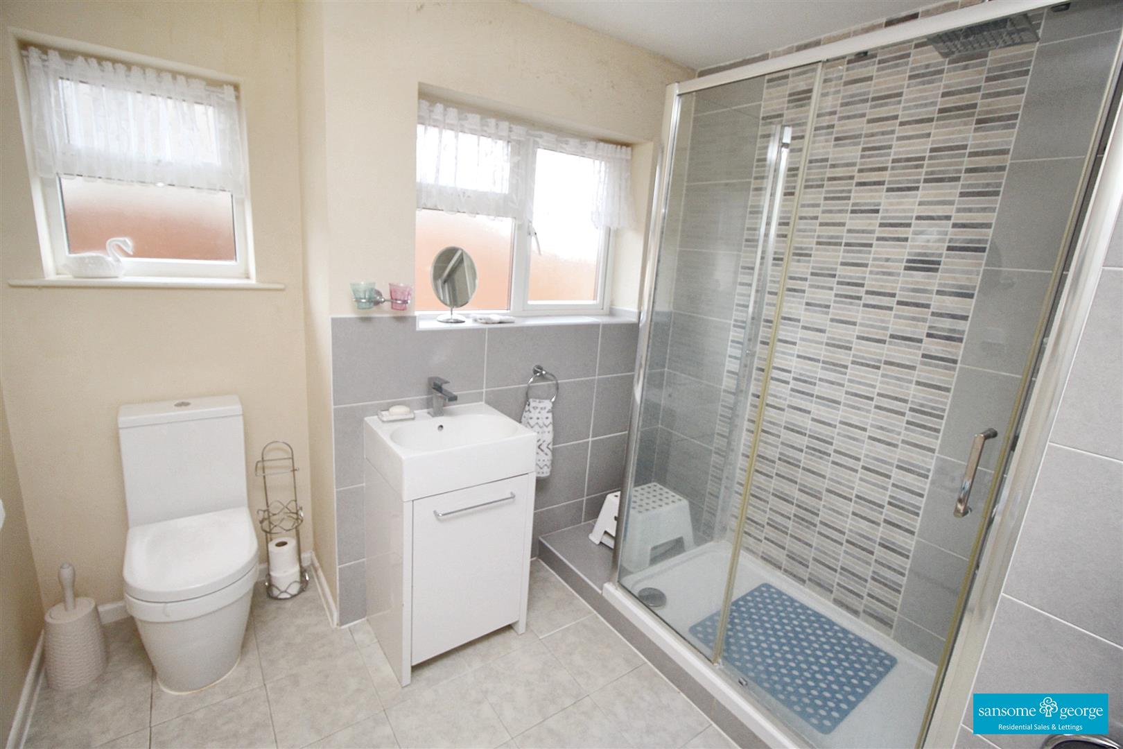 Eastbury Avenue, Tilehurst, Reading